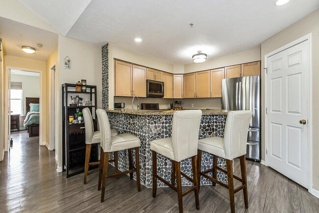 Building Photo - 1550 Oakfield Dr