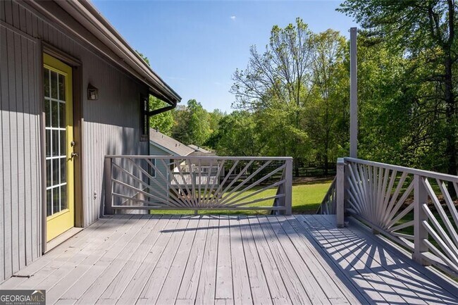 Building Photo - 1540 Magnolia Pl