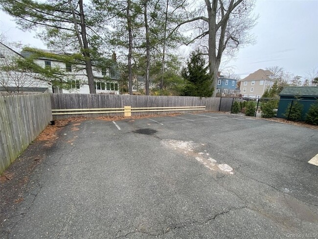 Building Photo - 178 N Broadway