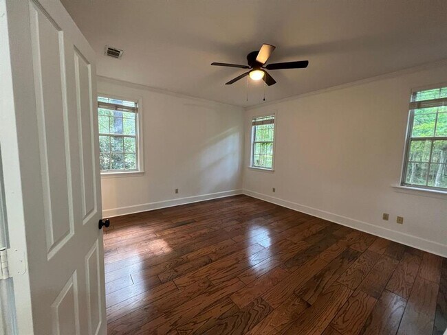 Building Photo - NE Acreage Home in Top School District