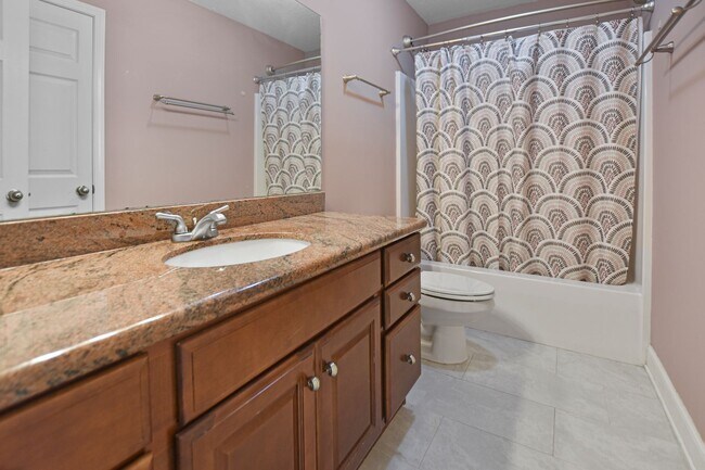 Building Photo - Pet Friendly Four Bedroom with Bonus!