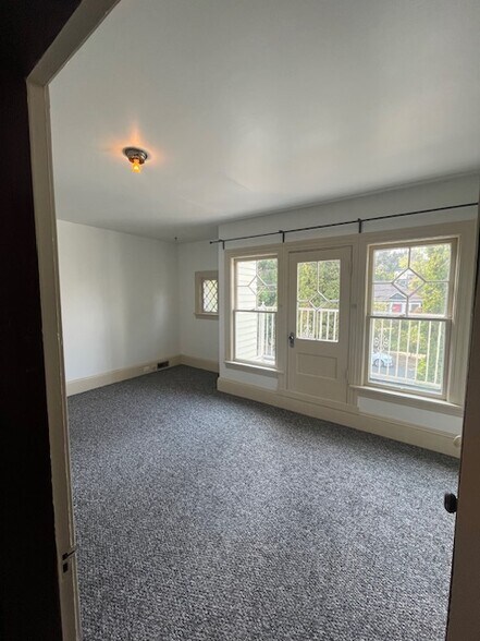 Front Bedroom - 1440 21st Ave