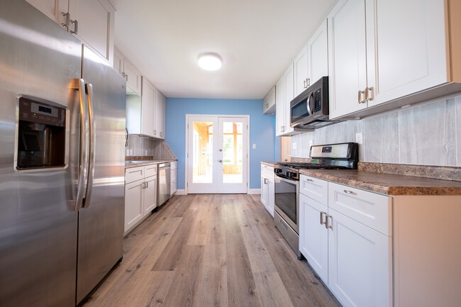 Building Photo - 2116 W 105th St