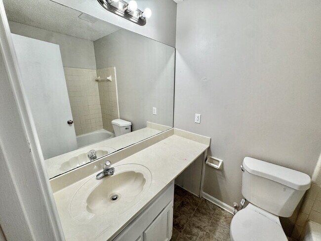 Building Photo - 5528 Ginners Dr