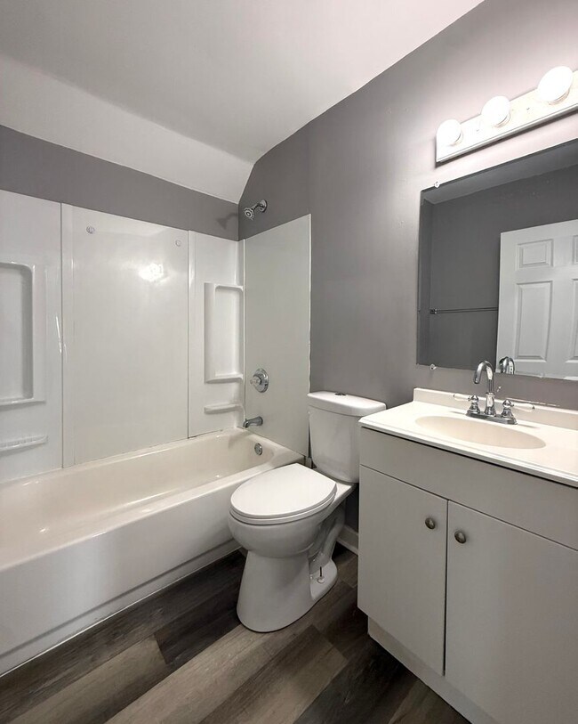 Building Photo - 4TH OF JULY SPECIAL – 1ST MONTH RENT FREE!