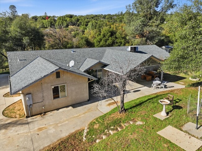 Building Photo - 43379 Leach Rd