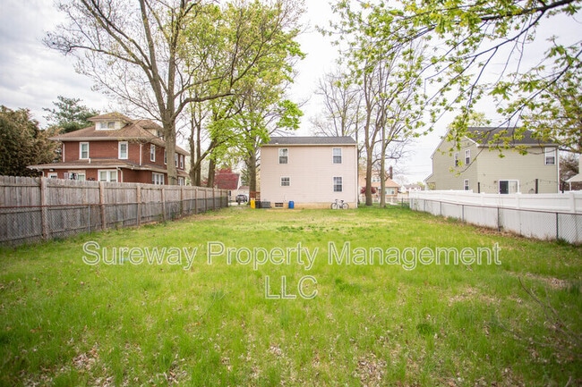 Building Photo - 5729 Irving Ave