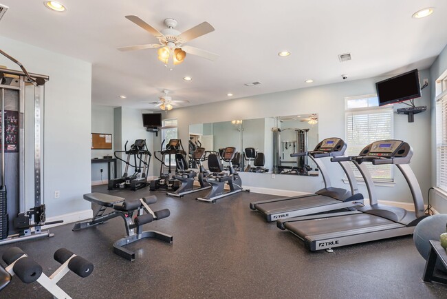 Building Photo - 2 Bedroom 2nd floor Castanza Available in ...