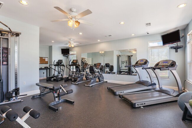 Building Photo - 2 Bedroom special! 3rd floor Seinfeld avai...