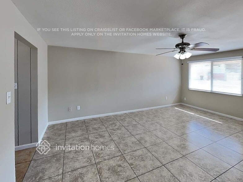 Building Photo - 1536 W Andorra Dr