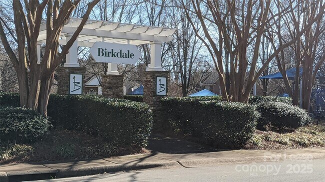 Building Photo - 16007 Kelly Park Cir