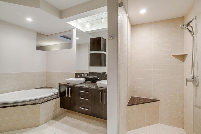 Building Photo - Come Live in Historic Montgomery Plaza- East Tower- 2 bed, 2 bath- 76107