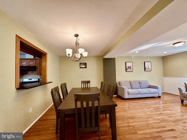 Building Photo - 3409 S Carriage Ct