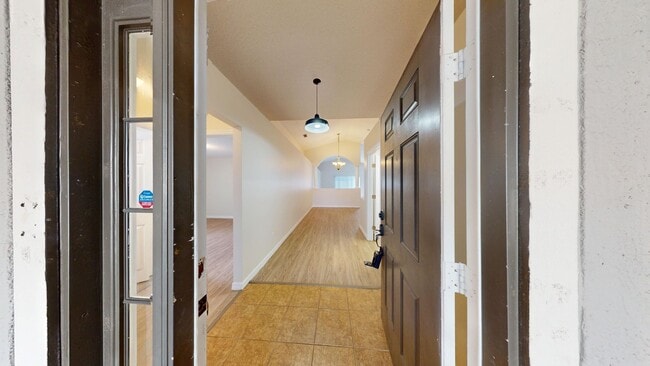 Building Photo - Beautiful 4Bed/ 2Bath Home in Doral Pointe...