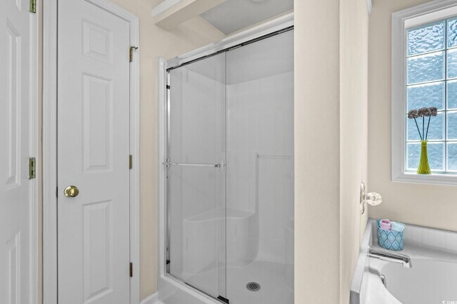 Building Photo - 280 Barclay Dr