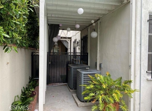 Building Photo - 1026 S Crescent Heights Blvd