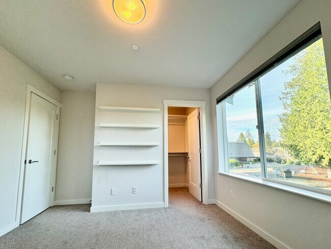 Building Photo - 18322 1st Ave NE