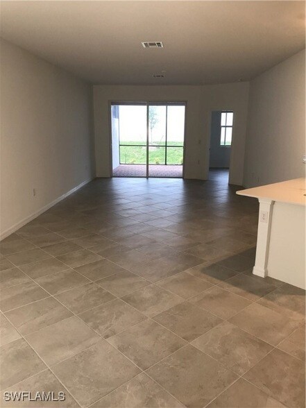 Building Photo - 2016 Vermont Ln