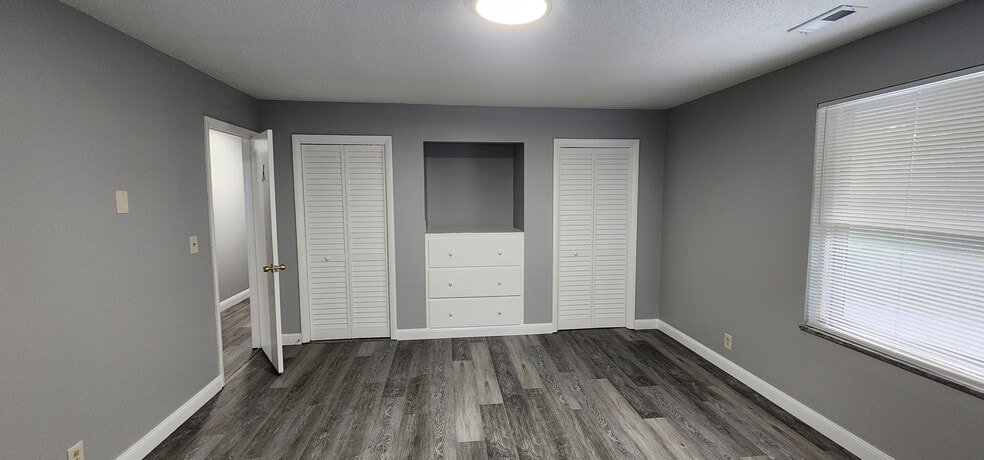 Building Photo - 3401 Hazelwood Ln