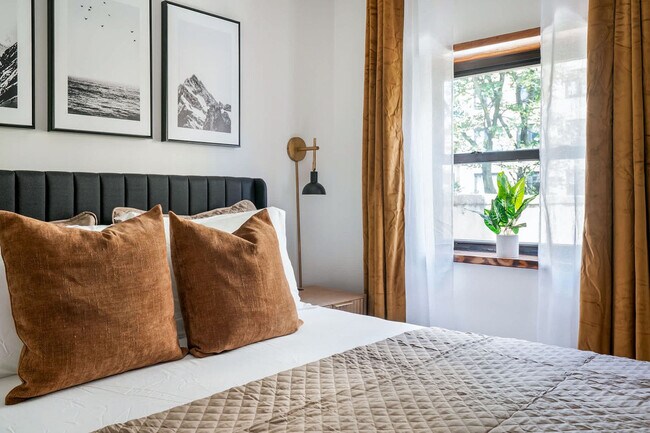 Building Photo - 317w E 14th St