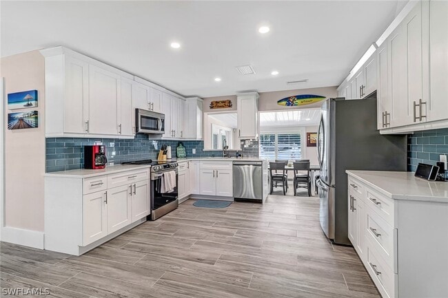 Building Photo - 3470 Lakeview Dr