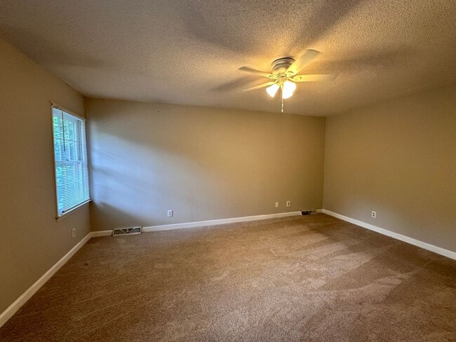 Building Photo - Exclusively Offered By Muse Realty Rentals...