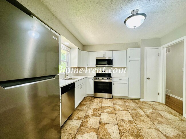 Building Photo - Updated Raytown Ranch w/ Wood Floors, SS Appliances, Finished Basement and a Fenced Yard!