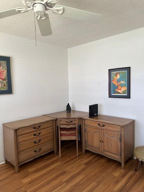 Building Photo - 221 Lake Meryl Dr