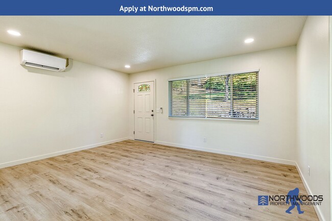 Building Photo - Newly Renovated 2 Bedroom 1 Bath in Beauti...