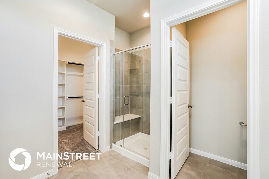 Building Photo - 9826 Rugged Oaks Dr