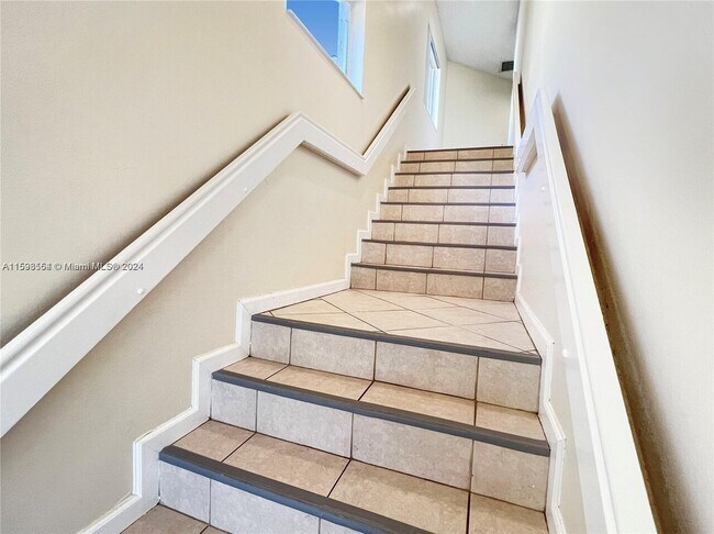 Building Photo - 16356 Malibu Dr #36