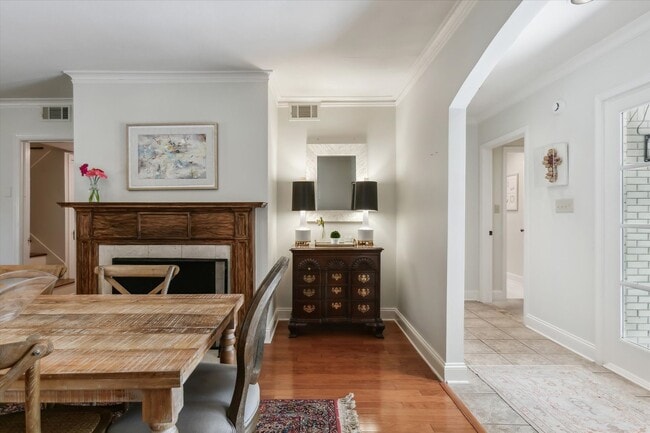 Building Photo - 5 bedroom 3 bathroom with over 3,500 square feet in East Memphis near Walnut Grove and Perkins