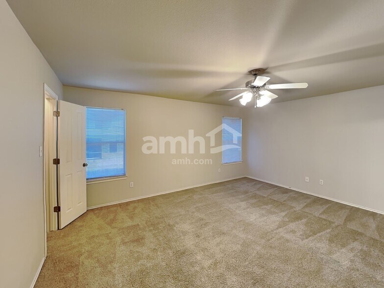 Building Photo - 212 Hereford St