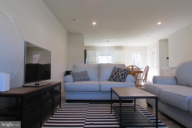 Building Photo - 30155 Creekview Cir