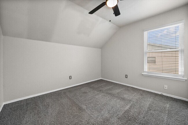 Building Photo - 612 Kings Way Dr