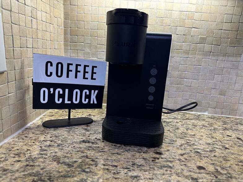 Building Photo - 12848 Queensbury Ln