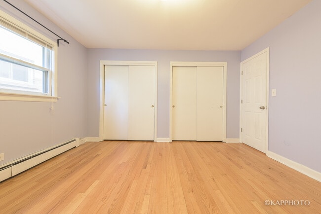 Building Photo - 5942 W Addison St