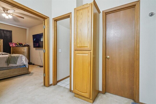 Building Photo - 16300 Seminole Pointe Pl