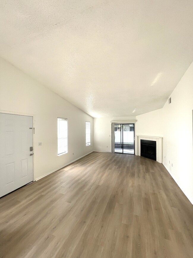Building Photo - 10063 Lake Oak Cir