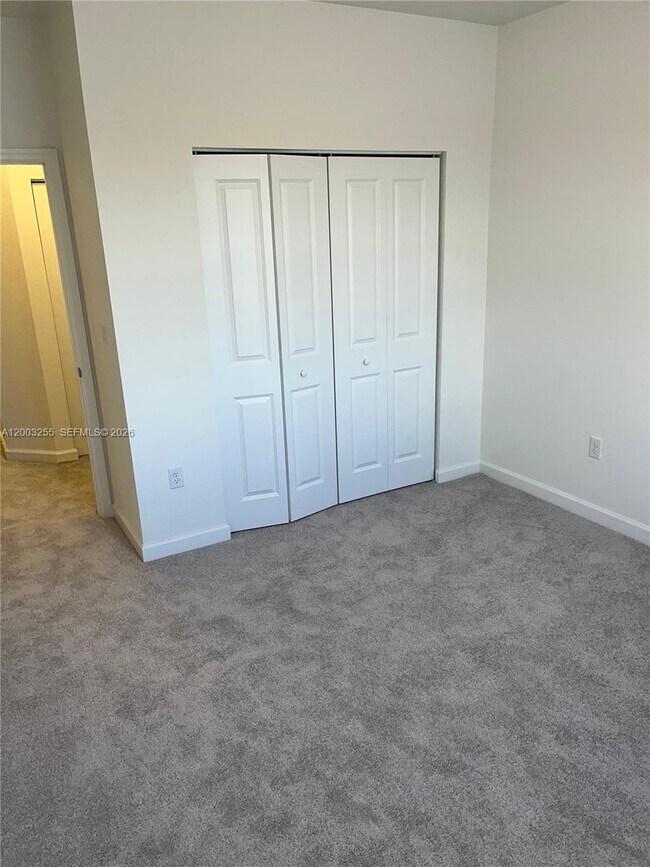 Building Photo - 2679 SE 25th Ter