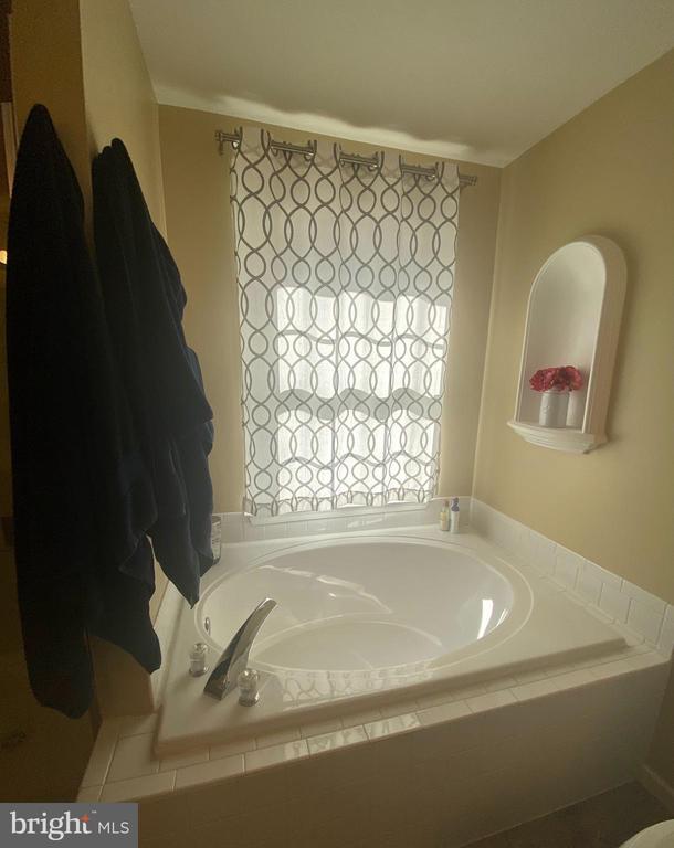 Building Photo - 64 Tavern Rd