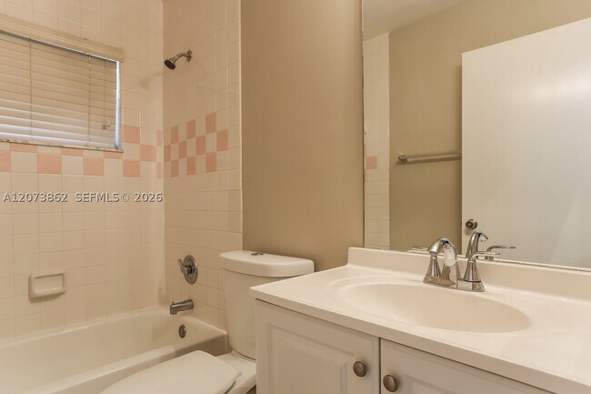 Building Photo - 576 NW 48th Ave