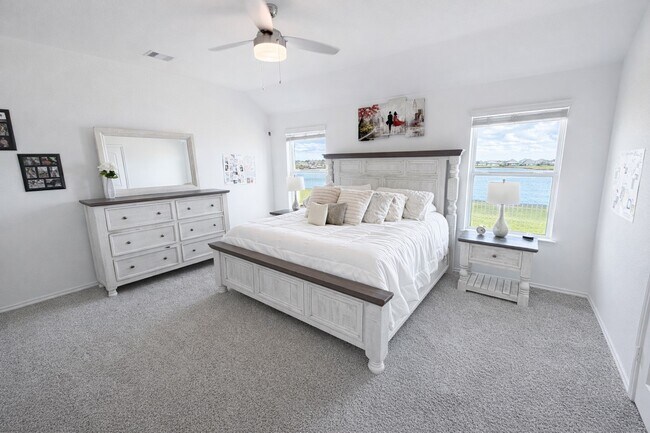 Building Photo - 3073 Emerald Ocean Dr