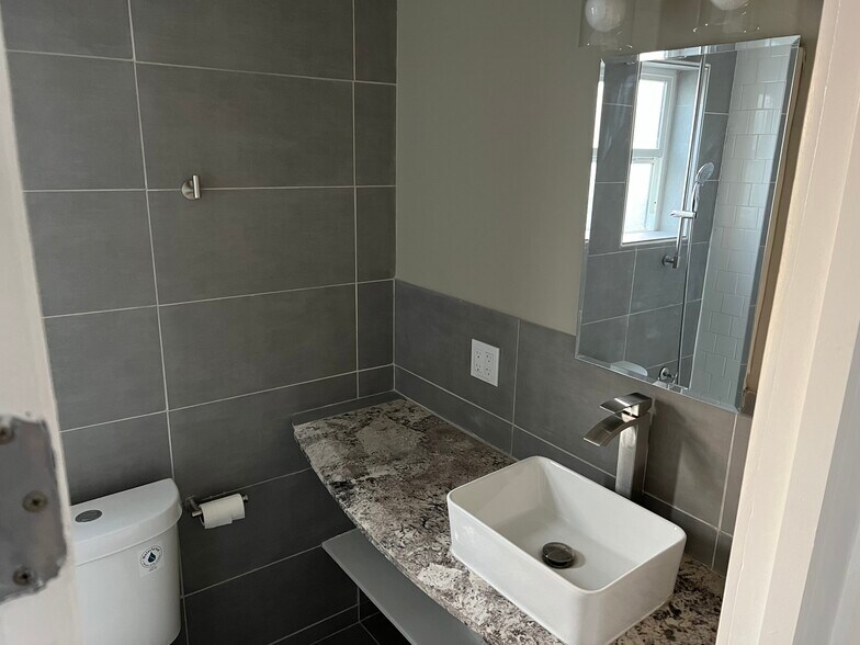 Building Photo - 315 W Sun Ave