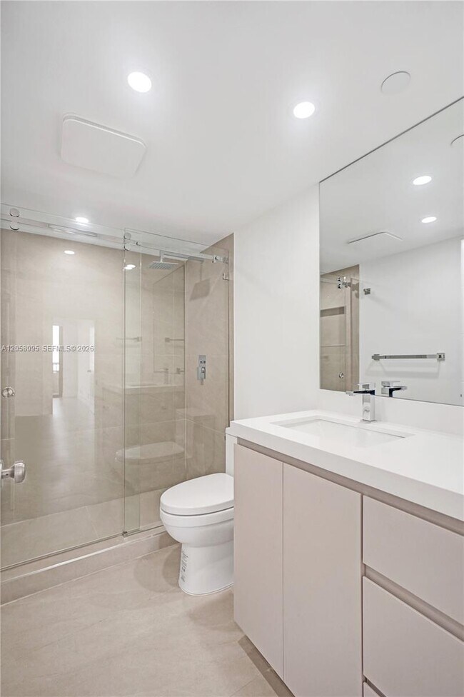 Building Photo - 251 Crandon Blvd