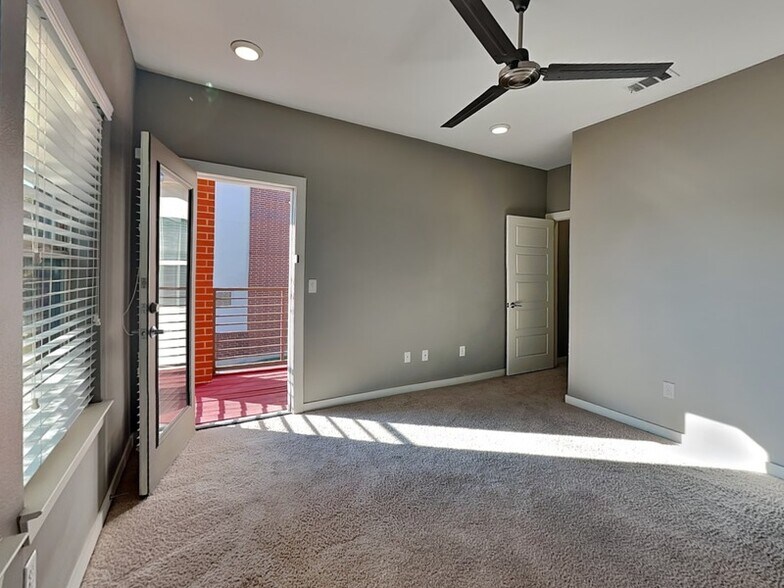 Building Photo - 1553 Fiji St