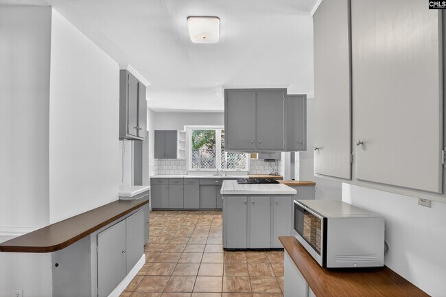 Building Photo - 512 Carrison St