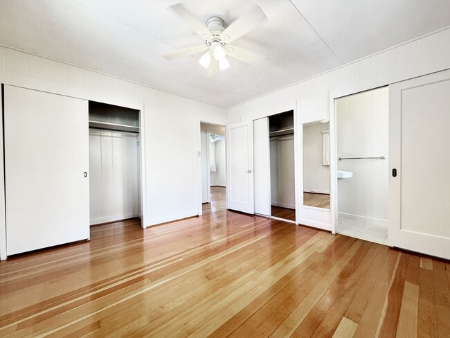 Building Photo - Small Dog Friendly Palolo House