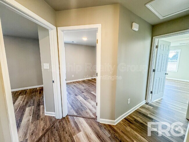 Building Photo - 102 Michael Thomas Pl