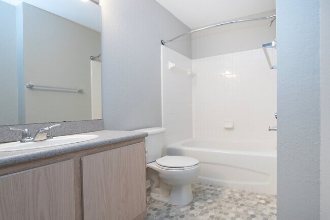 Building Photo - 2 Bedroom Condo in Lakewood Ranch